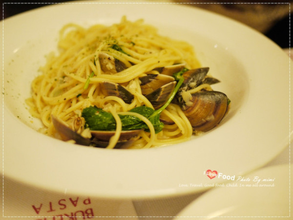 [美食]小資也能享用料多實在的超平價義大利麵。內湖 布克湖義式坊