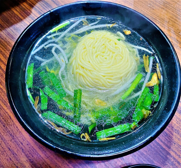 [台北小吃]蘆洲區蘆洲站「阿郎切仔麵」經濟又實惠的傳統小吃/琳琅滿目超豐盛黑白切/吳郭魚入味肉質鮮嫩/附菜單