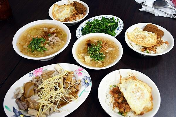 高雄橋頭人氣肉燥飯推薦【黃家肉燥飯】讓我暫時忘卻芫荽的可怕，盡情享受在一碗肉燥飯的快樂喜悅之中＊高雄美食推薦