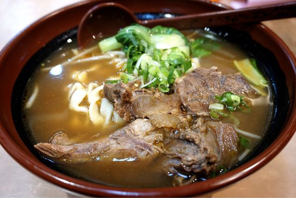 【台北美食推薦】感恩羊牛肉小館 湯頭好 麵Q 肉大塊 寧夏夜市美味牛肉麵推薦!(小吃)