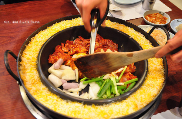 【台中公益路餐廳】柳家韓味新潮流~韓式料理餐廳，正宗韓國連鎖店來台，辣炒春雞起司鍋