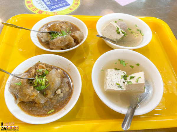 北斗肉圓火｜北斗鎮彰化縣–廟口前面的肉圓小吃，皮薄餡料飽滿，楊炸物的炸魷魚外酥肉質Ｑ彈