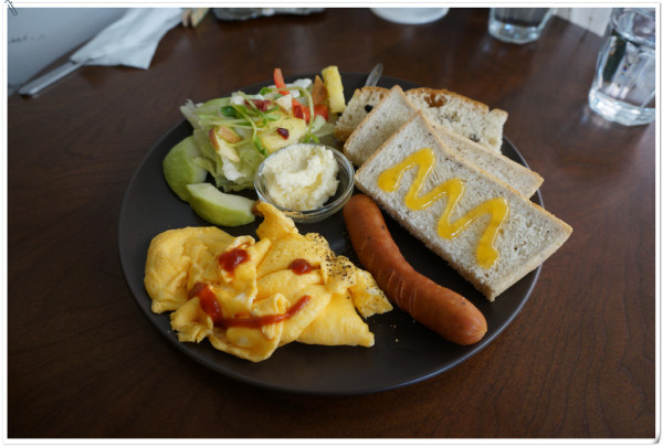 [台中]Deer Cafe-"澳"客遇上麋鹿的早午餐之旅--踢小米食記