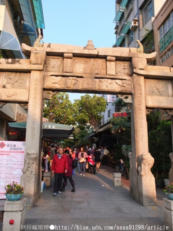 【旅行遊記。台南中西區】台南府中街。古今融合再造老街新風格 與喧鬧車水馬龍的短暫隔離              