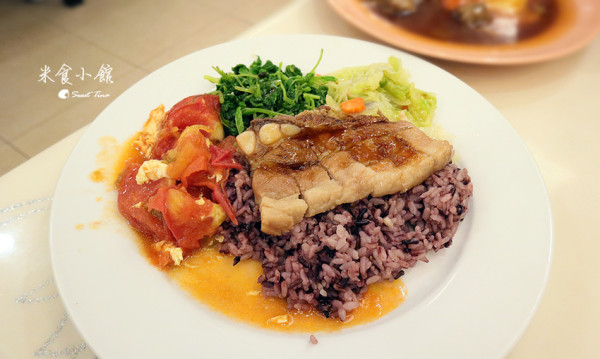 【宜蘭冬山鄉美食】冬瓜山老街 米食小館 - 平價小吃 / 飯 麵 小菜 / 現打果汁 / 冬山火車站 / 生態綠舟