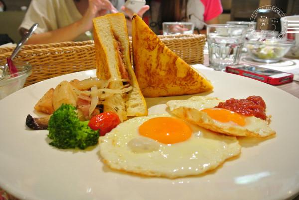 台中 西屯區。元也Cafe&meal-空間寬敞 商業氣息重