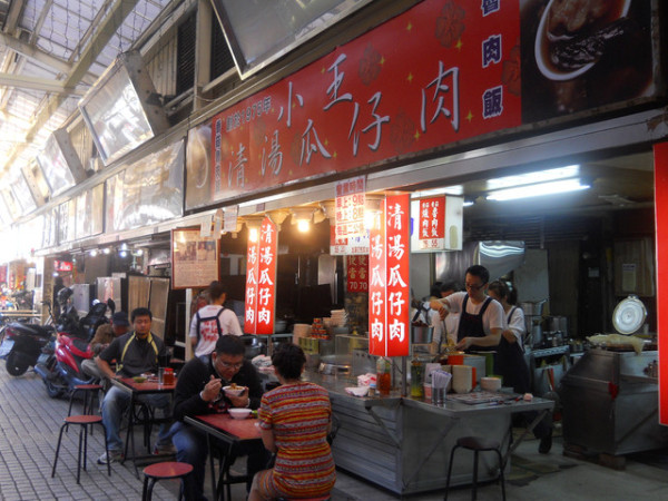 【虎亂吃一通】【龍山寺站】華西街-小王瓜仔清湯魯肉飯