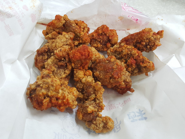 【食-桃園中壢】瑞記排骨酥★ 中壢夜市的人氣小吃☆純肉沒骨的排骨酥