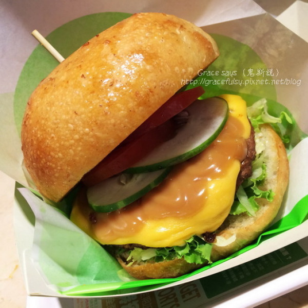 台中【美式】樂檸漢堡。新鮮度一百！大俠～大俠～下次記得要穿短褲來吃！