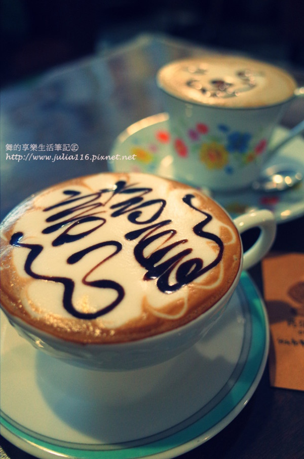 【誇張古懂咖啡店】中正區。重返50年代！必點誇張特調、咖啡檸檬米蘇❤