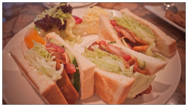 【食記】 台北 路燈咖啡_線條優美的公館微型咖啡廳        
      