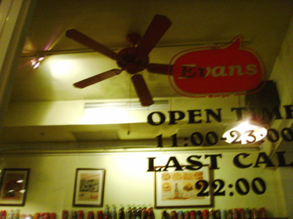 肚子很撐之Evans Burger