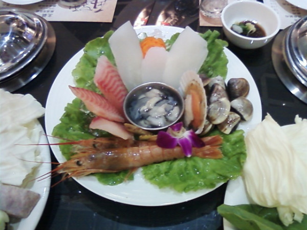 『再香聚涮涮鍋-旗艦店 』~~五星級享受平民消費的小火鍋