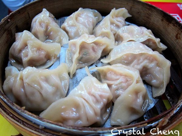 【台北美食推薦】737巷內 小籠包 不是原來那家 皮薄餡多蒸餃也挺好美味的！！！(台北小吃)