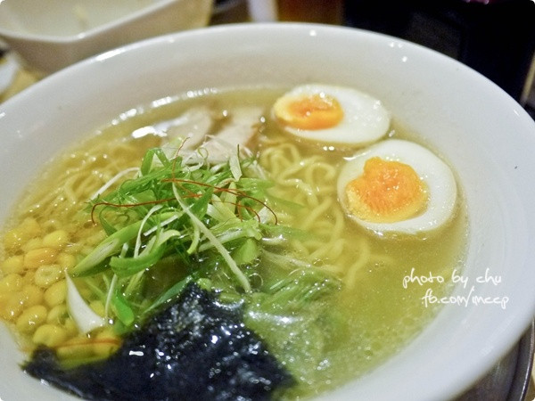 台北東區．鳥華拉麵~雞湯湯頭很酷，但應該不會去第二次了...
