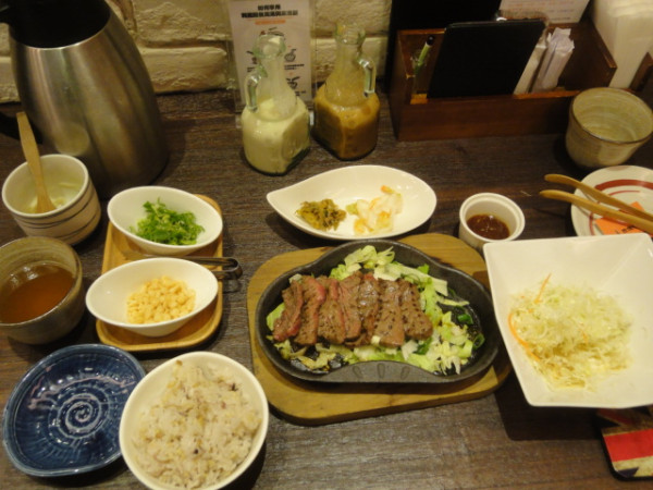 (美食 台北車站) 炭燒牛舌TAN (乾杯系列) ~ 必吃帥哥主廚炭火現烤牛肉