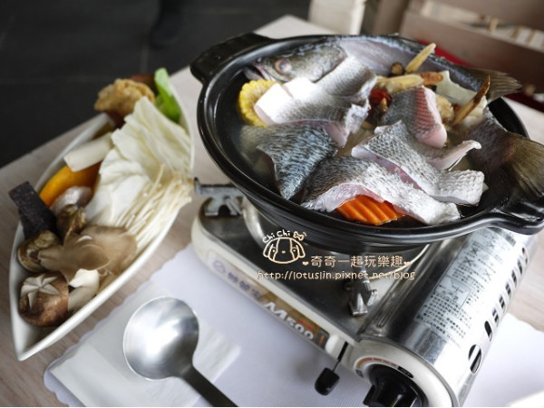 【試-分享】 台南南科 水岸人文休閒咖啡館  黃絲帶迎曦湖畔景觀餐廳