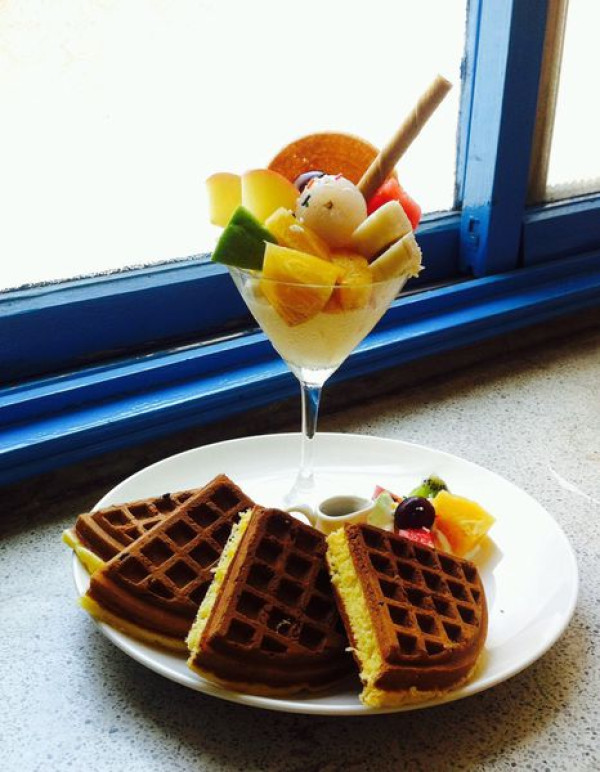 台南 ✿ 小巷裡的拾壹號 ✿ 台南小小小小巷弄中 季節鮮果鬆餅夢幻擺盤!