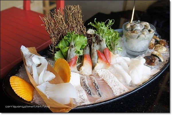 【台中火鍋推薦】大月觀石頭靚鍋。有美味的黃金稀飯哦！