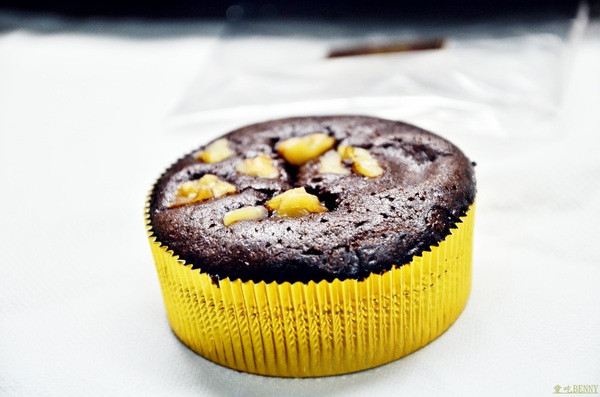 [團購]為什麼！！這布朗尼脫下衣服後，腰是白色的！！！ -- 點餡麵烘焙坊