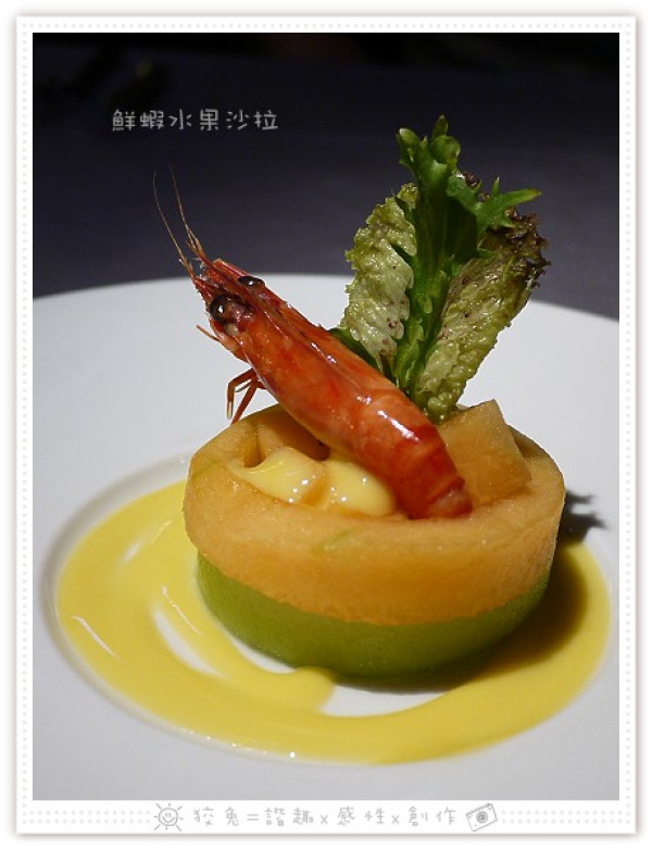 [台南食記] 王品牛排~鮮蝦水果沙拉+法式菌菇濃湯+酥烤牛小排+紅石榴慕斯+提拉米蘇奶茶+生日獻禮！