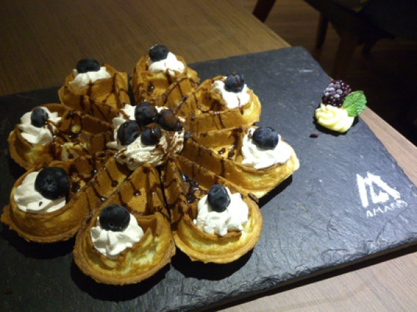 【食記】台北 捷運忠孝新生 4MANO Caffé 冠軍咖啡&麻糬鬆餅