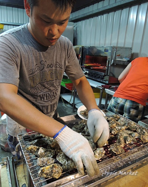 第一猛東石烤鮮蚵@現烤的海味要排隊~你吃過了沒