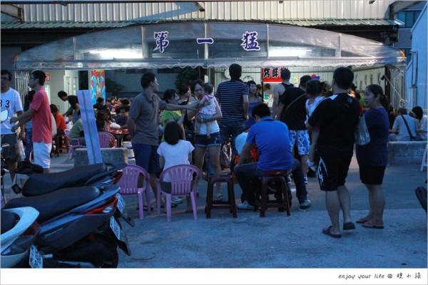 [台中] 第一猛新鮮烤海鮮、烤鮮蚵風螺，離市區有些距離，卻滿滿人潮，只為了這每盤100元的現烤美味！