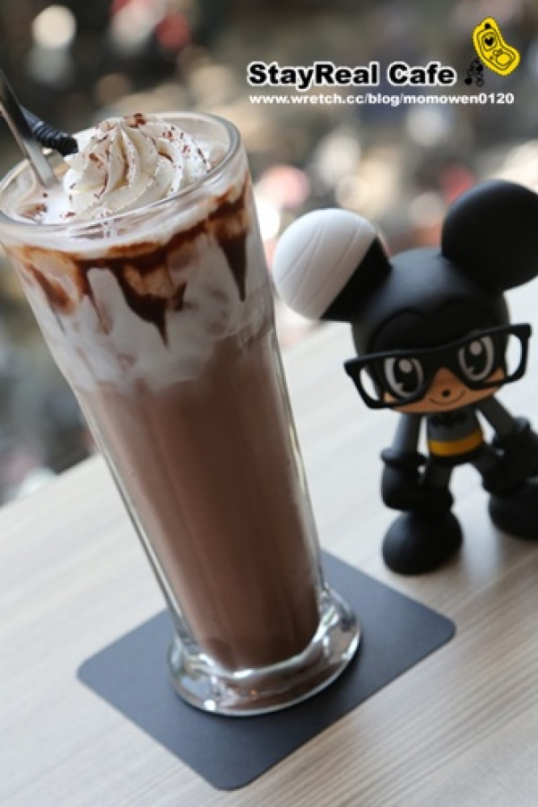 【2013.08.19【食記：台中】StayReal Cafe by GABEE ~五月天阿信和不二良的複合式空間】