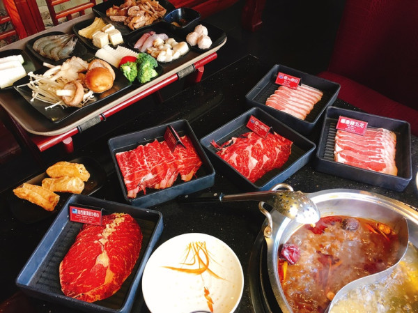 《台北❤️松山》馬辣頂級麻辣鴛鴦火鍋-南京店，台北火鍋吃到飽，還有DIY黑糖珍珠奶茶（火鍋吃到飽、吃到飽、台北美食、麻辣鍋吃到飽、捷運美食、南京復興美食、松山區美食）