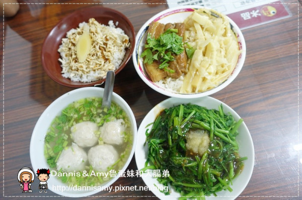 ♥新豐小吃分享♥▋一碗半 腳筋飯老公硬是不點 只好怒吃好吃料多的雞絲飯和香菇肉羹湯▋新豐火車站、明新科技大學附近