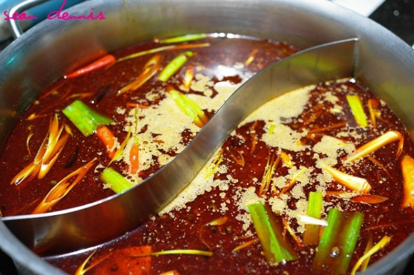 N訪小蒙牛頂級麻辣養生鍋(教你如何吃的划算)