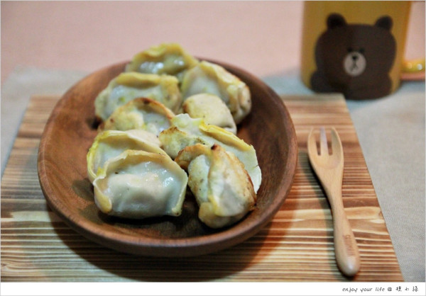 [分享] 小家庭、上班族最愛！想吃就來一包：【高登島】居家必備好吃水餃，煎煮蒸都好簡單，太適合愛吃水餃的我。