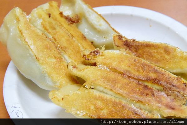 花花，甲飽沒【台北食記】天母 阿財鍋貼 巷弄內在地人才知道的美食