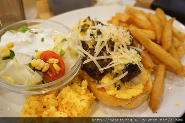 捷運善導寺站【登打士街Dundas St.】早午餐/義大利麵/燉飯/烤餅~美味好吃價格優!!還無限供應自製手工麵包!!