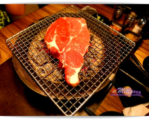 ◆高雄美食推薦◆樂神炭火燒肉.厚切牛排吃到飽~搭配DJ演奏，讓人越吃越大口!