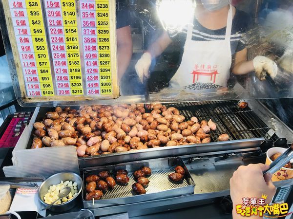 基隆廟口夜市美食》基隆廟口一口吃香腸菜單價位大公開！再遠也要去朝聖的古早味～基隆必吃美食小吃餐廳推薦。