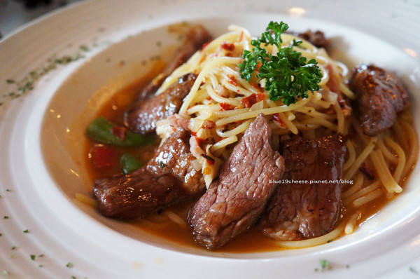 【新竹美食】橋下Restaurant&Bar - 藏身於新竹橋下邊的美食餐酒館.個人還滿喜歡的.建議先訂位喔