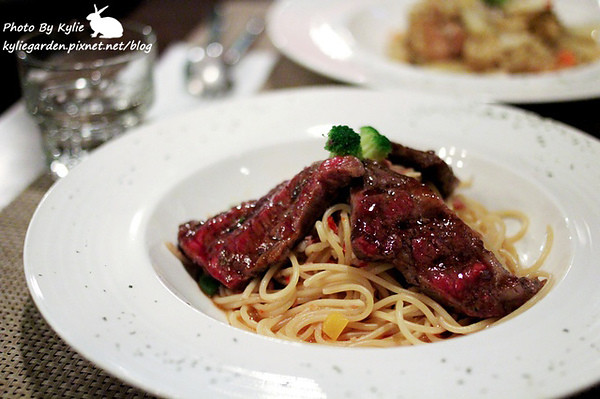 [美味人生] --- 新竹縣新竹市，橋下咖啡 Restaurant & Bar