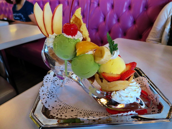 Rainbow Waffle Cafe 彩虹國度- 新興區中山一路2號 (玉竹商圈)              