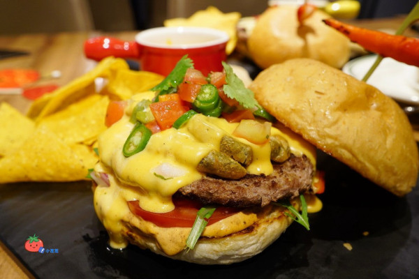 【最道地的美式餐廳】信義區 theDiner樂子 起司瀑布漢堡 台北必吃 親子友善餐廳 全天候早午餐 美味到府外燴 ATT