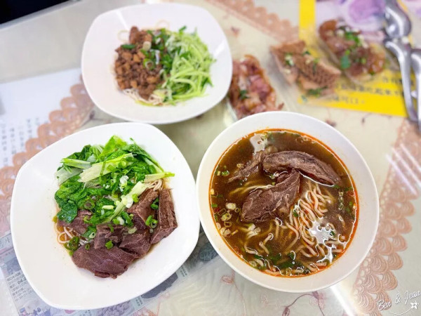 台中市西屯區可口牛肉麵》必比登平價牛肉麵，必吃招牌紅燒牛肉麵35種中藥材熬煮 湯頭鮮美肉大塊