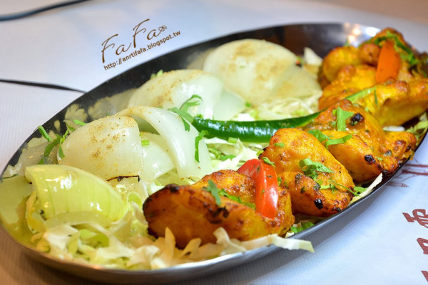 
[食記-試吃] Balle Balle印度餐廳 。咖哩細緻濃郁、烤餅香脆軟Q
