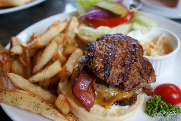 ▋宜蘭餐廳▋宜蘭市.老三俠西食坊~外國人開的異國風味餐廳