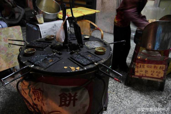 『食記』高雄苓雅。建國一路古早味餅乾，古老級製餅機