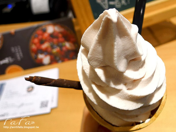 [食記] 4F COOKING HOME X 8%ice 誠品松菸店 。跳電後的日光芭娜娜