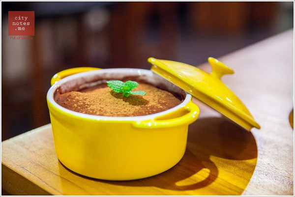 松山●Full of Beans 充滿豆豆咖啡館●近來的新寵─紅酒提拉米蘇