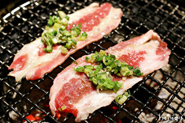 【食記】新北*三重蘆洲。九龍炭火燒肉*全新燒烤吃到飽 牛舌松阪豬 超大魷魚 起司地瓜 燒肉火鍋吃到飽 蘆洲聚餐餐廳