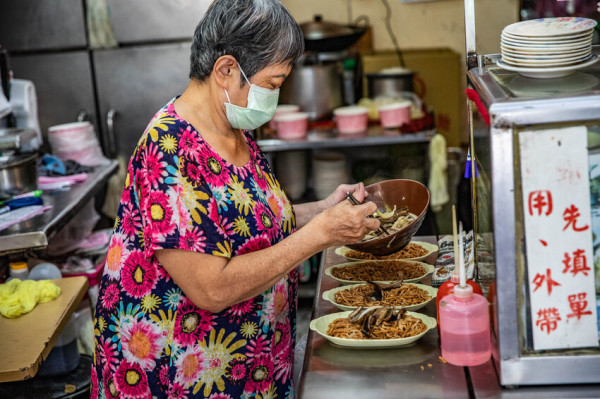 台南市中西區南興鱔魚意麵｜鱔魚意麵只要100元！在地人也推薦的好吃鱔魚麵