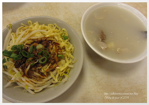 『呷』「捷運新店市公所站」☆正傳統四神湯☆ 新店中華路上美味四神湯